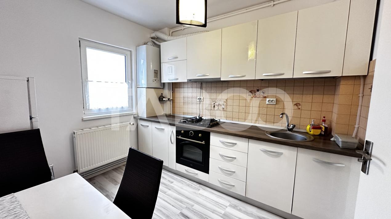 Apartament mobilat utilat 2 camere debara si balcon Mihai Viteazul