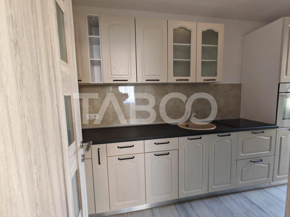 Apartament modern de inchiriat cu 3 camere balcon la etajul 1 Strand