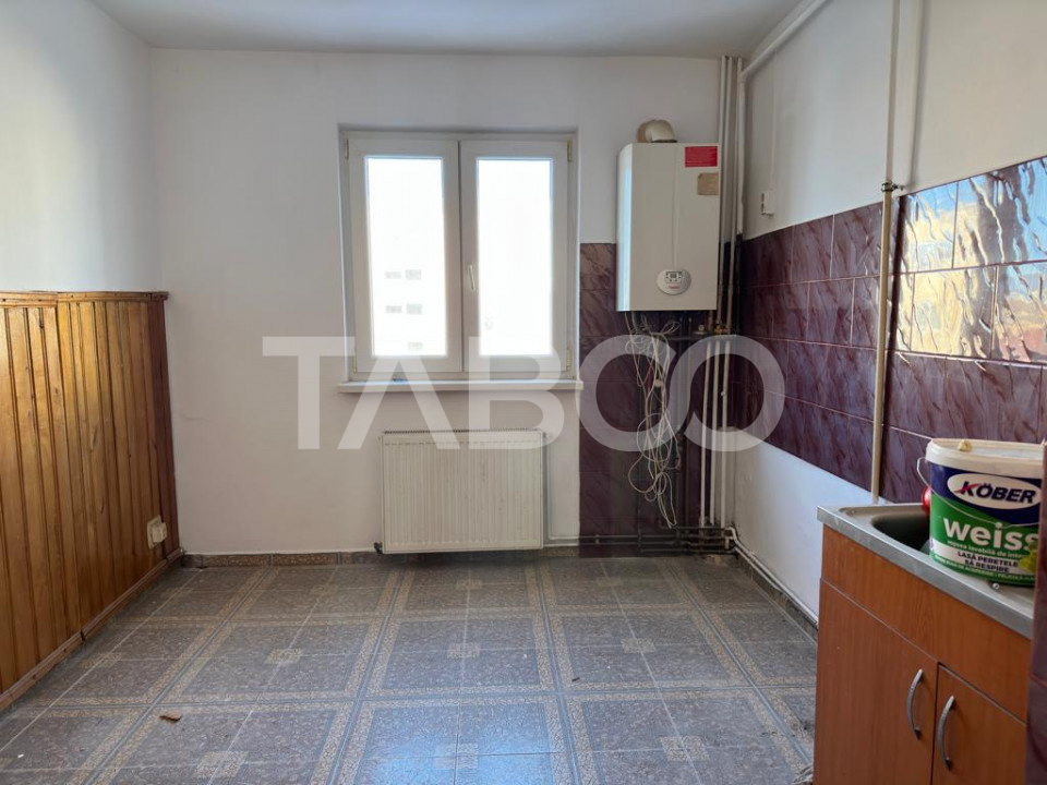 Apartament semidecomandat 2 camere etaj 3 zona Garii Fagaras 