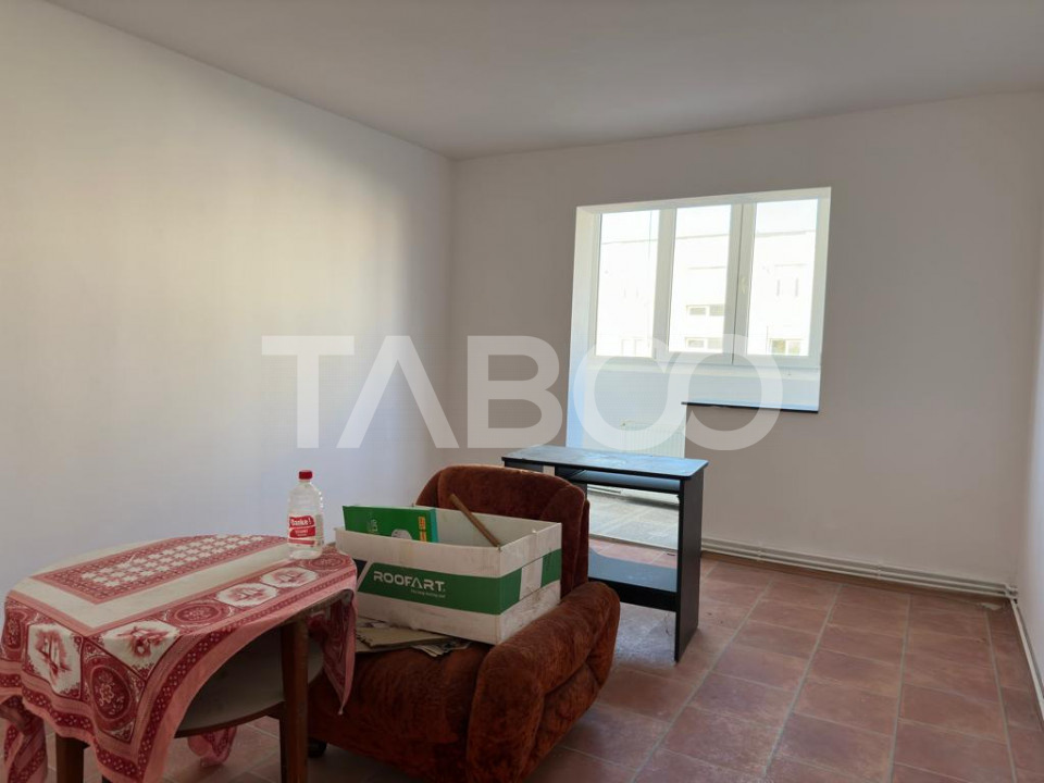 Apartament semidecomandat 2 camere etaj 3 zona Garii Fagaras  in Fagaras - Garii