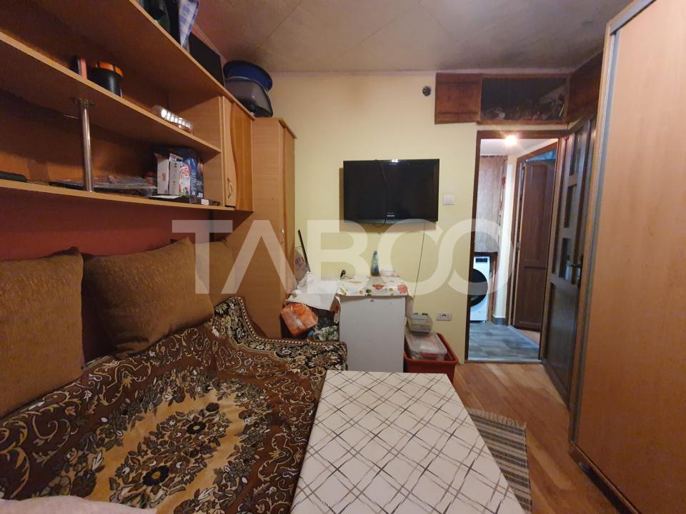 Apartament semidecomandat 2 camere parter 45 mpu Zona Tudor 