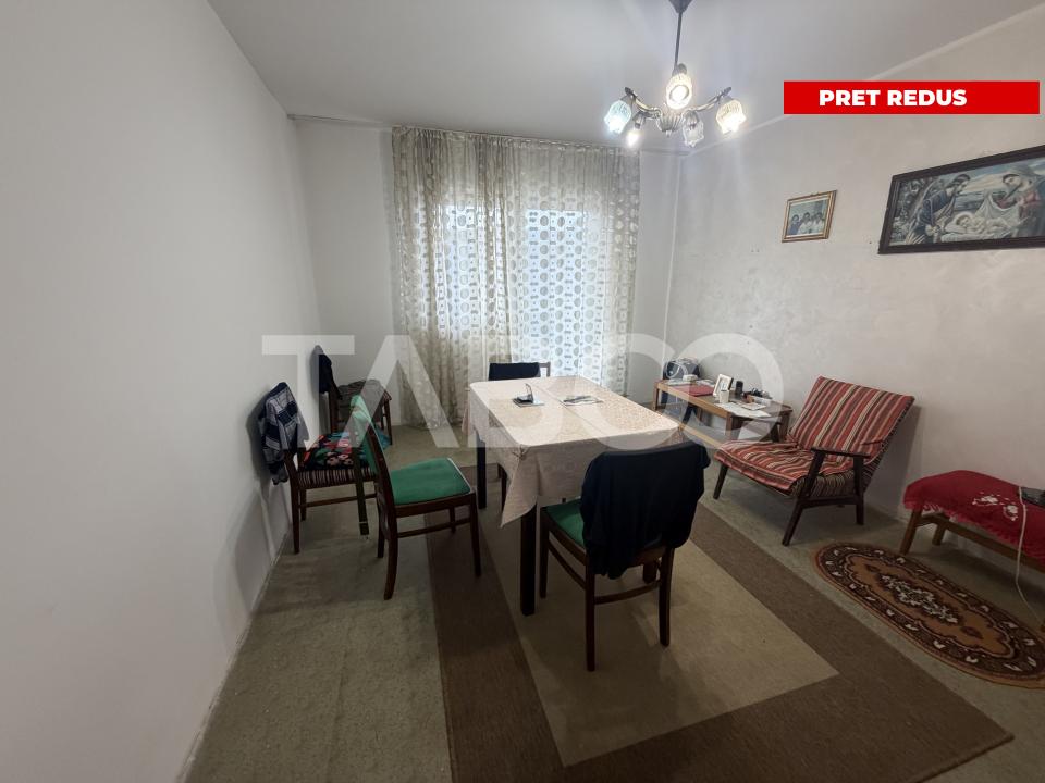 Apartament semidecomandat 4 camere 2 bai etaj 4 zona 1 Decembrie 1918 in Fagaras - 1 Decembrie 1918