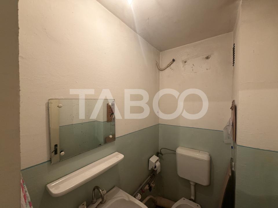 Apartament semidecomandat 4 camere 2 bai etaj 4 zona 1 Decembrie 1918