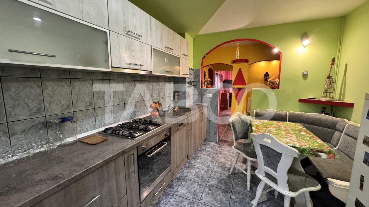 Apartament spatios cu 4 camere mobilat utilat 80mpu Turnisor Sibiu