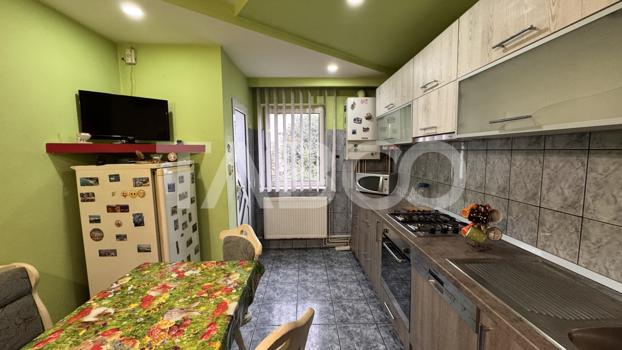 Apartament spatios cu 4 camere mobilat utilat 80mpu Turnisor Sibiu