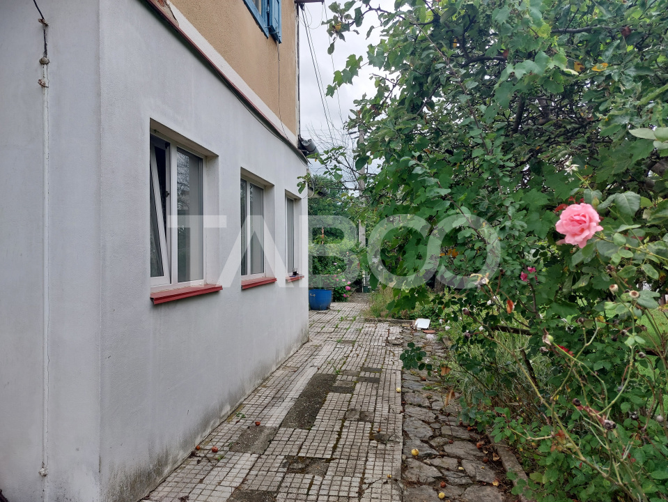 Apartament spatios la casa gradina 140 mp zona Livezii Cisnadie