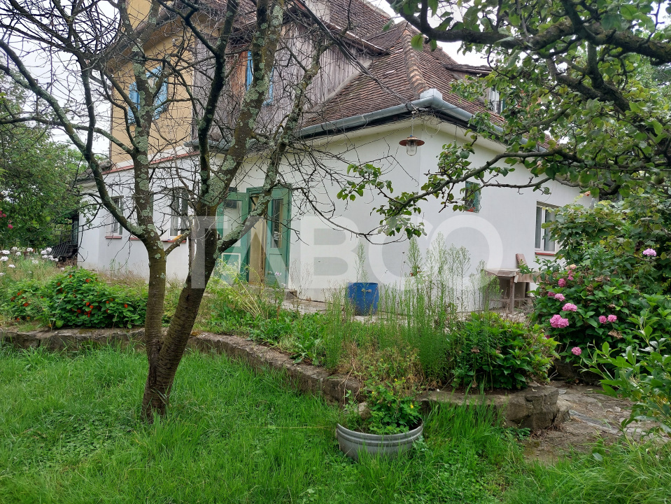 Apartament spatios la casa gradina 140 mp zona Livezii Cisnadie