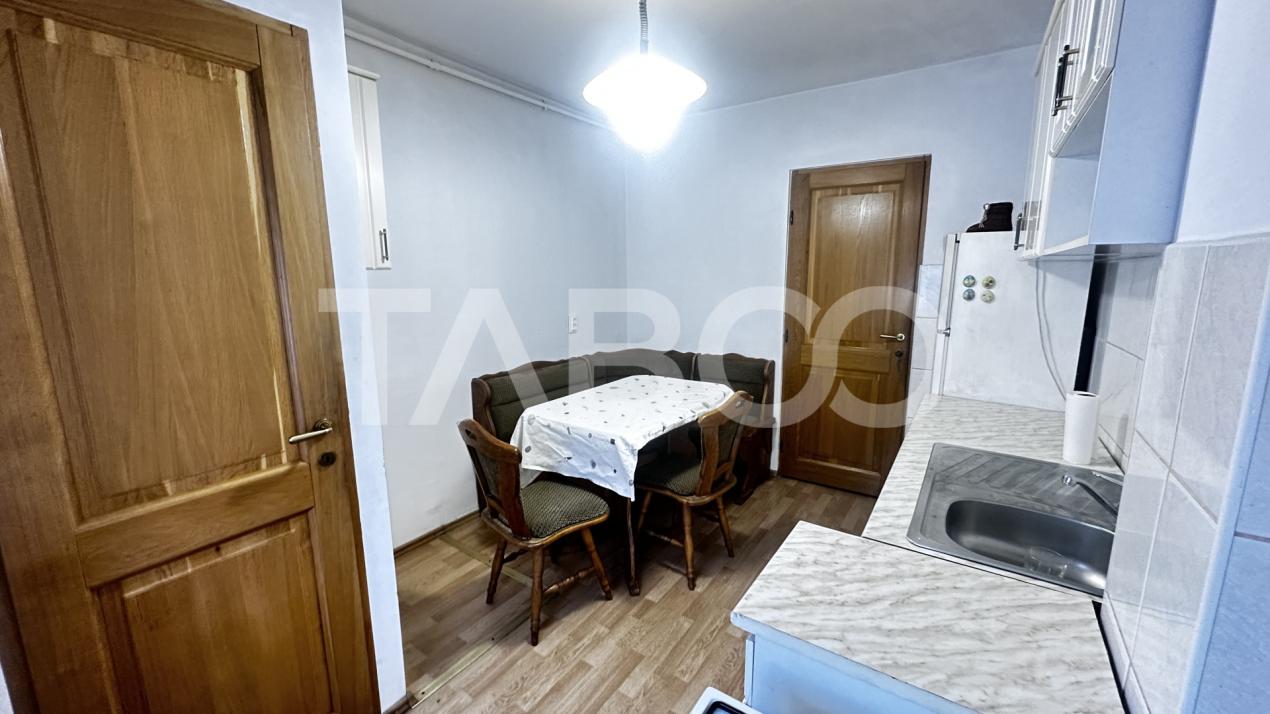 Apartament utilat 4 camere 98 mpu balcon inchis zona Vasile Aaron