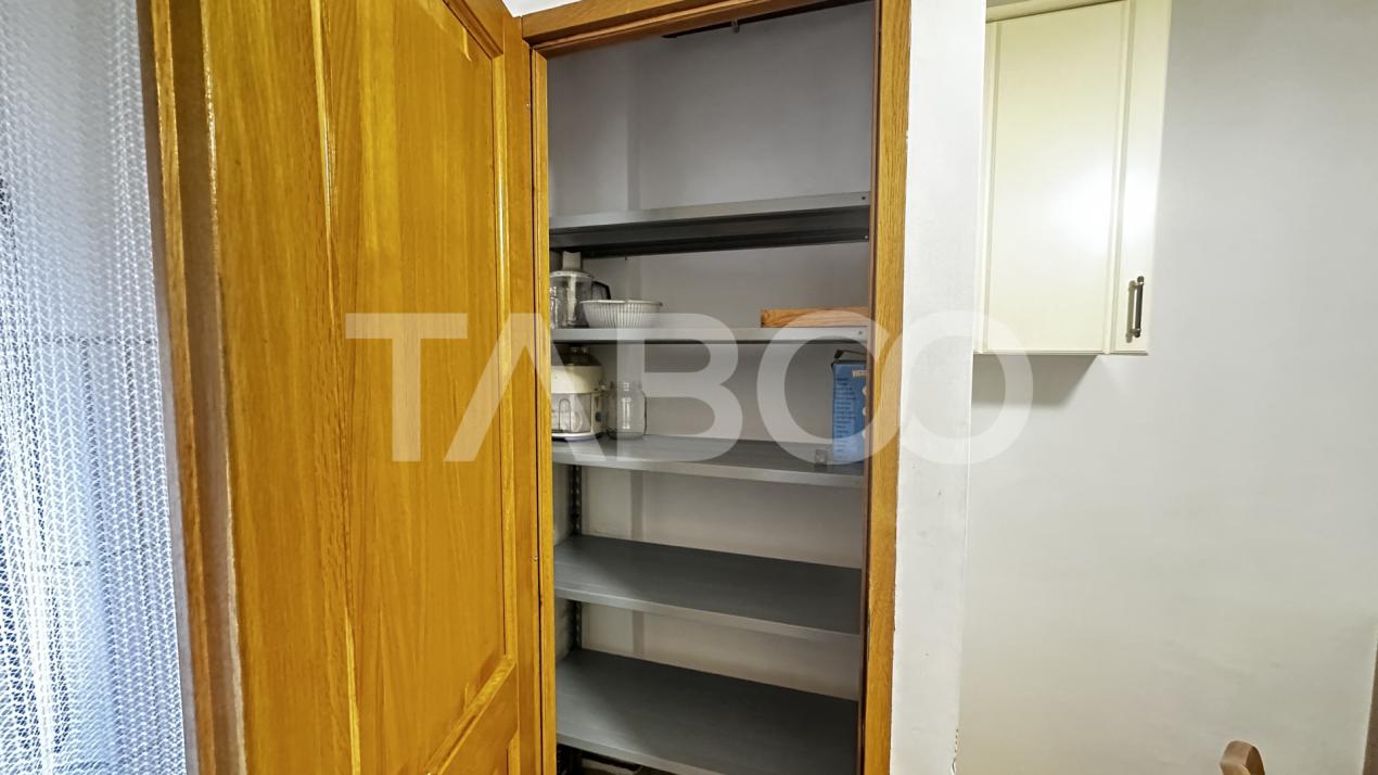 Apartament utilat 4 camere 98 mpu balcon inchis zona Vasile Aaron