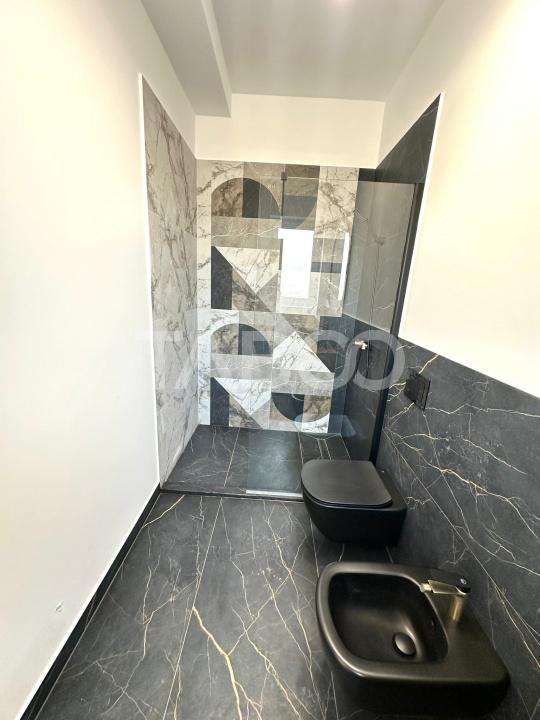 Apartamnent de tip penthouse cu 3 camere ultrafinisat in Floresti
