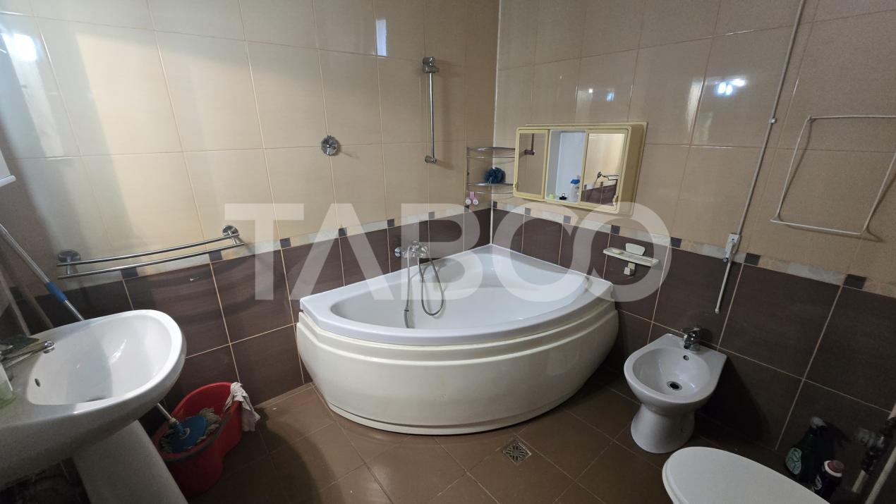 COMISION 0 - Vanzare apartament 4 camere 2 bai strada Noua Selimbar