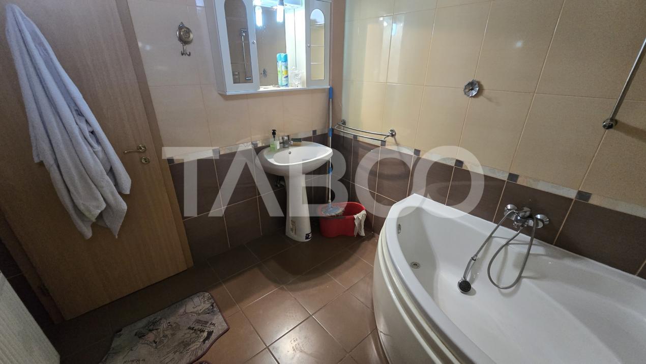 COMISION 0 - Vanzare apartament 4 camere 2 bai strada Noua Selimbar