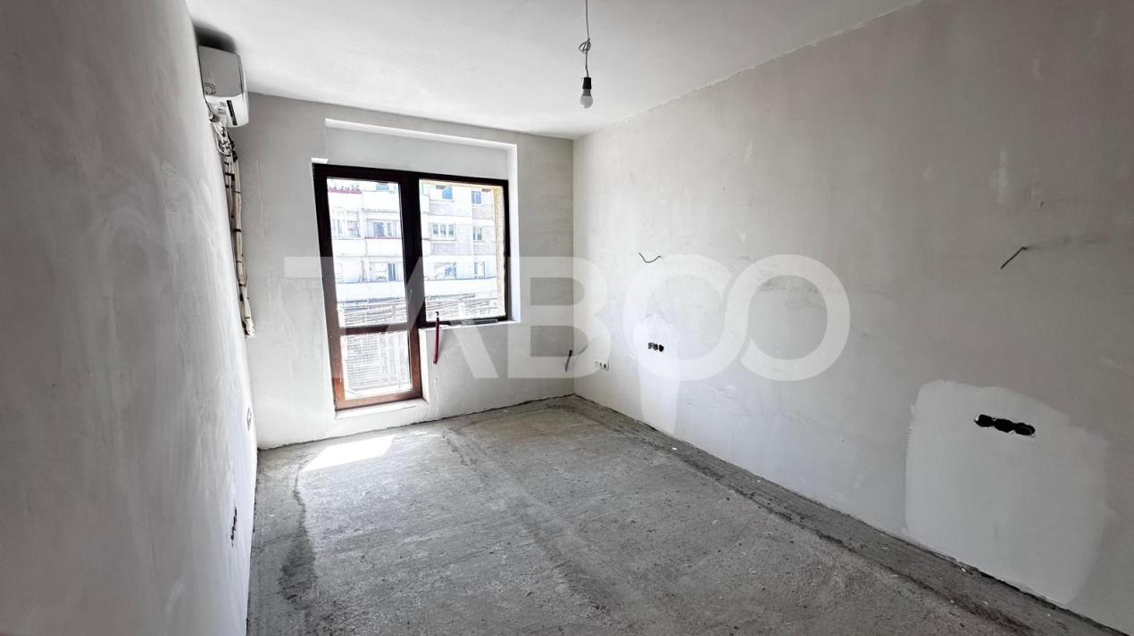 De vanzare apartament 3 camere nemobilate 56 mpu cu balcon Central
