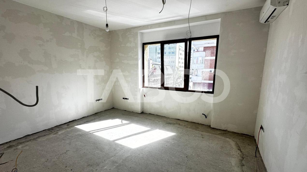 De vanzare apartament 3 camere nemobilate 56 mpu cu balcon Central