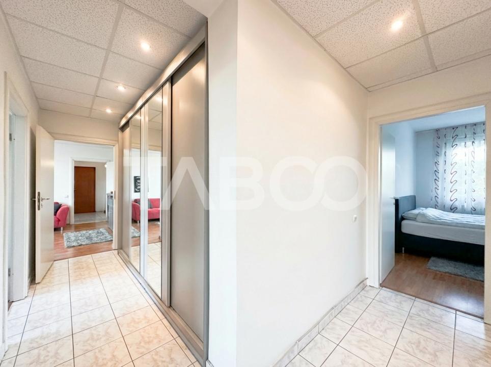 De vanzare apartament cu 4 camere mobilat  zona Stadion Corvinul