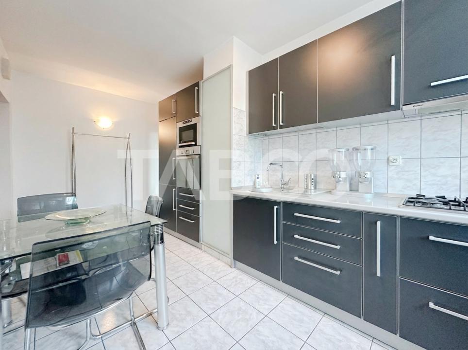 De vanzare apartament cu 4 camere mobilat zona Stadion Corvinul