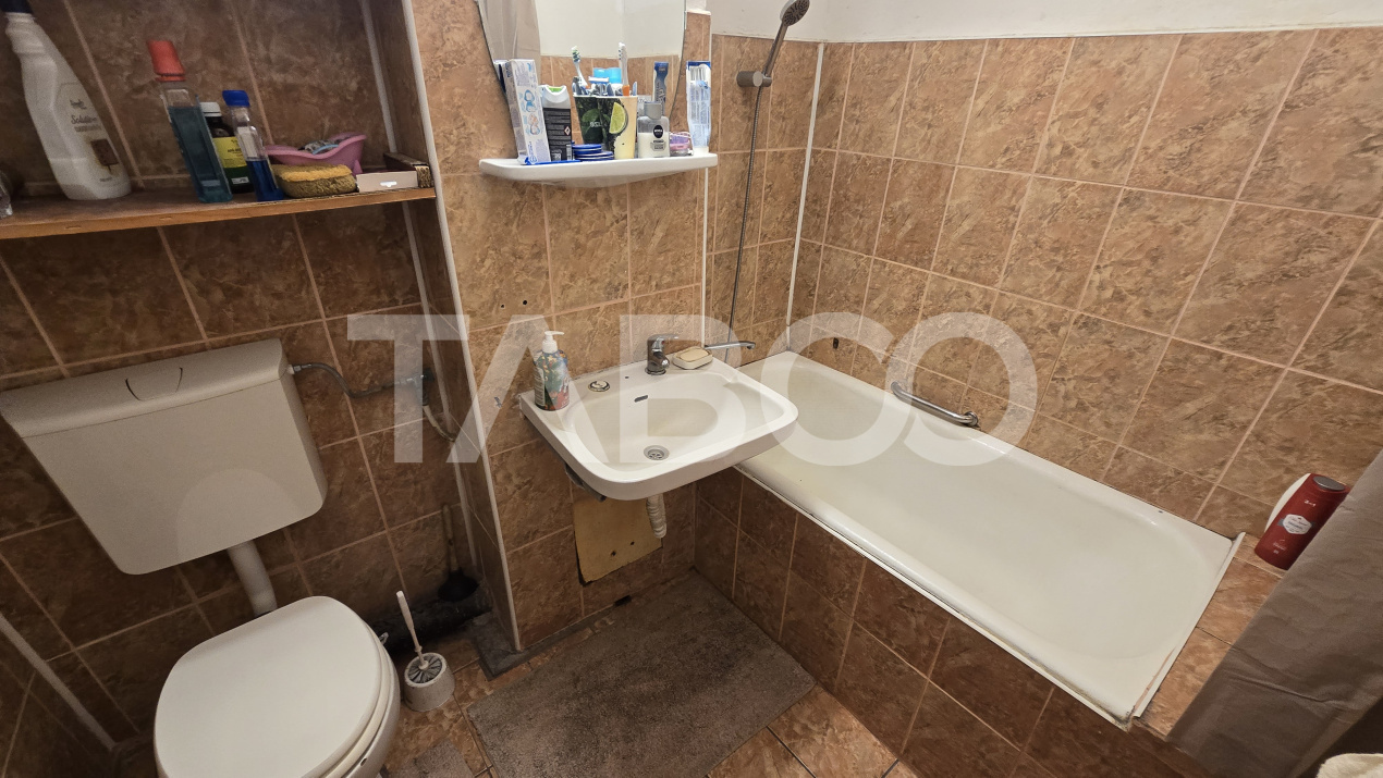 FARA COMISION - Apartament de vanzare 3 camere si balcon Siretului