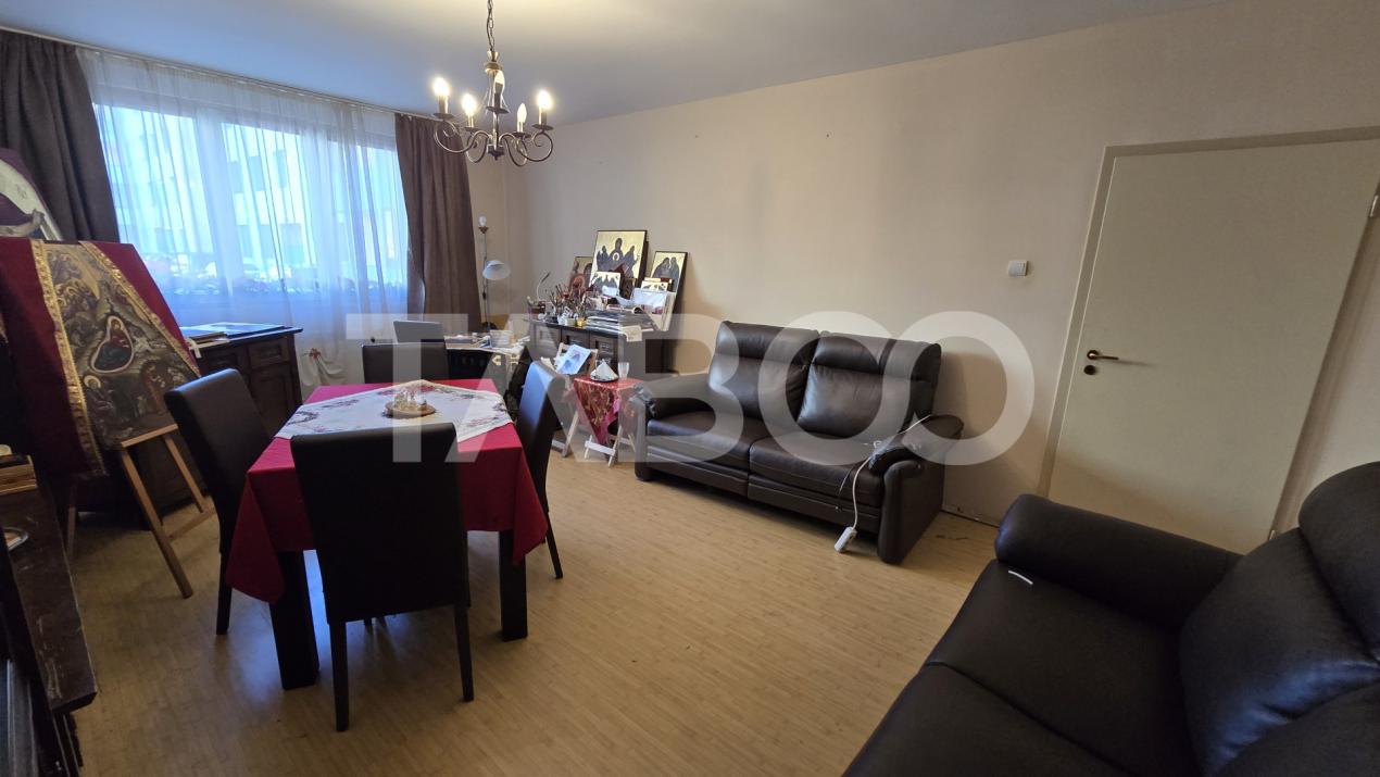 FARA COMISION-Apartament de vanzare cu 4 camere balcon parcare Lupeni 