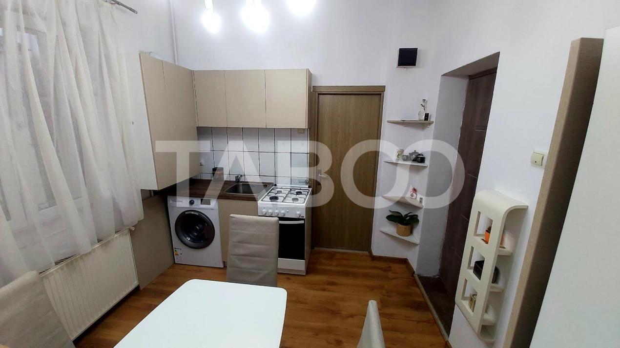 Garsoniera de inchiriat 40 mpu mobilata utilata parcare zona Sub Arini
