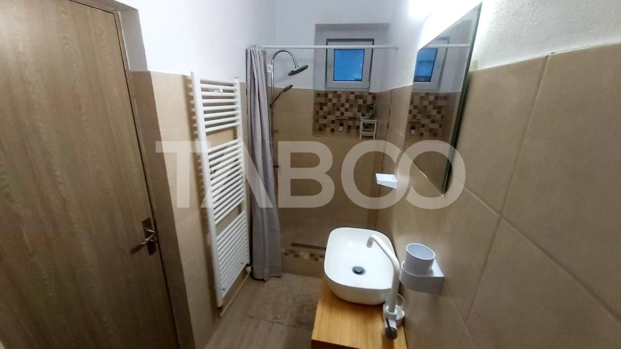 Garsoniera de inchiriat 40 mpu mobilata utilata parcare zona Sub Arini
