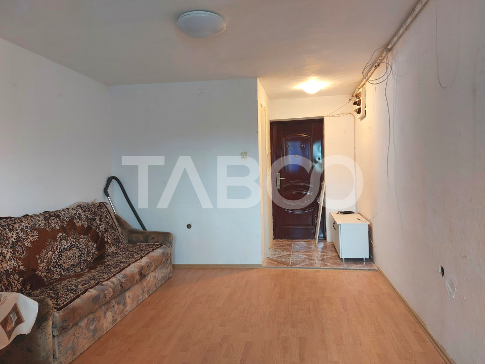 Garsoniera de vanzare 22 mp camera baie bucatarie balcon Cisnadie