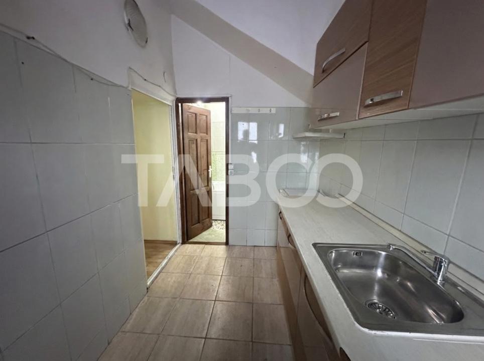 Garsoniera de vanzare cu 1 loc de parcare in curte Podul Minciunilor
