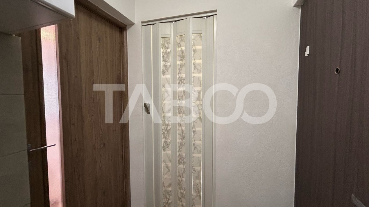 Garsoniera de vanzare etaj 1 complet mobilata zona Compa Sibiu