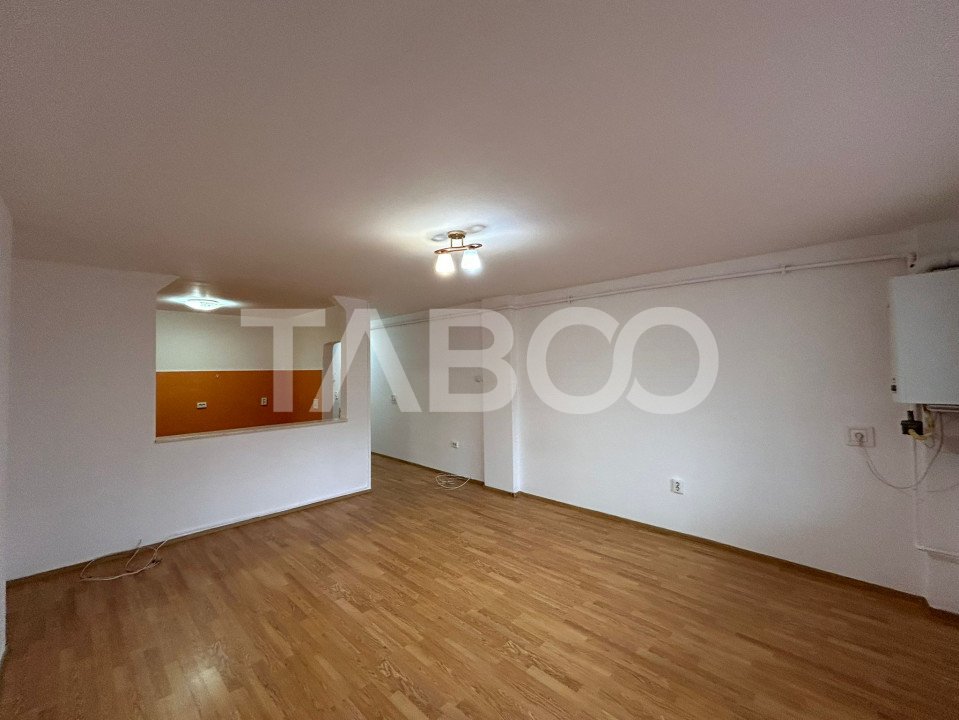 Garsoniera de vanzare etaj intermediar 45 mpu balcon inchis in Sibiu