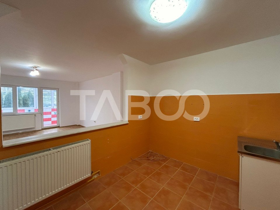 Garsoniera de vanzare etaj intermediar 45 mpu balcon inchis in Sibiu