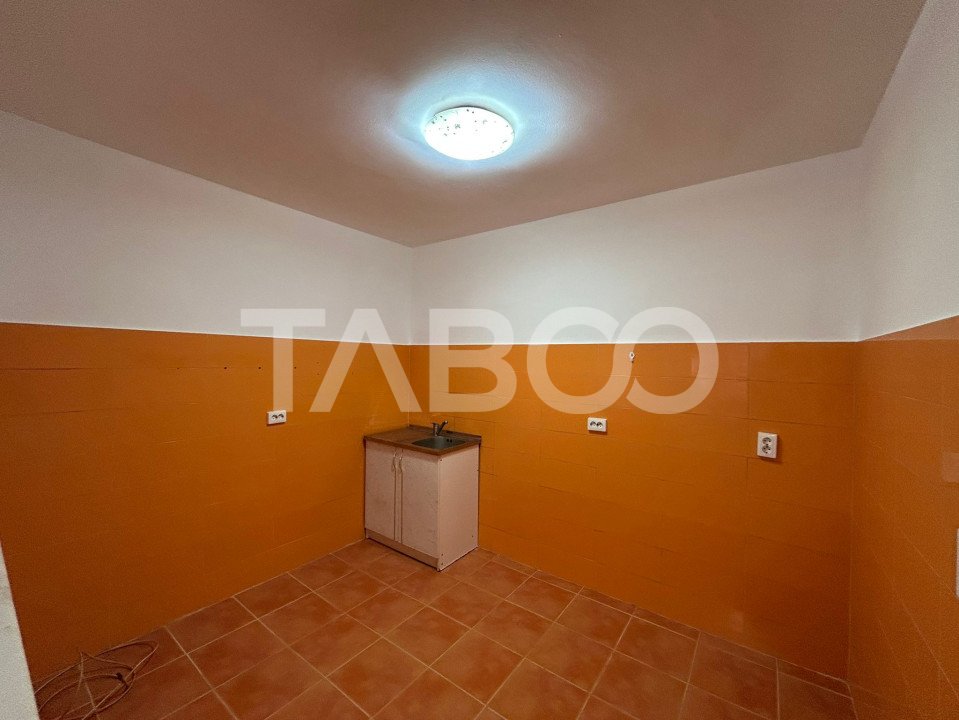 Garsoniera de vanzare etaj intermediar 45 mpu balcon inchis in Sibiu