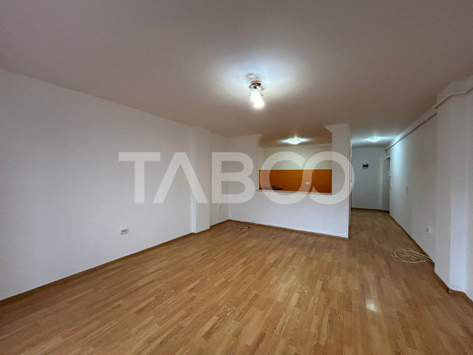 Garsoniera de vanzare etaj intermediar 45 mpu balcon inchis in Sibiu