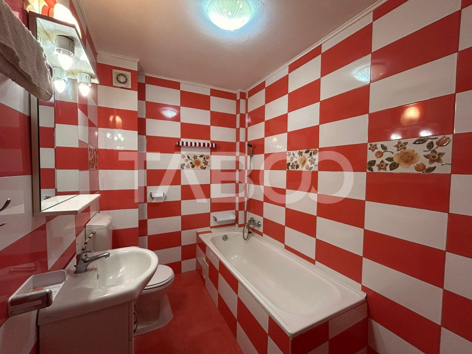 Garsoniera de vanzare etaj intermediar 45 mpu balcon inchis in Sibiu