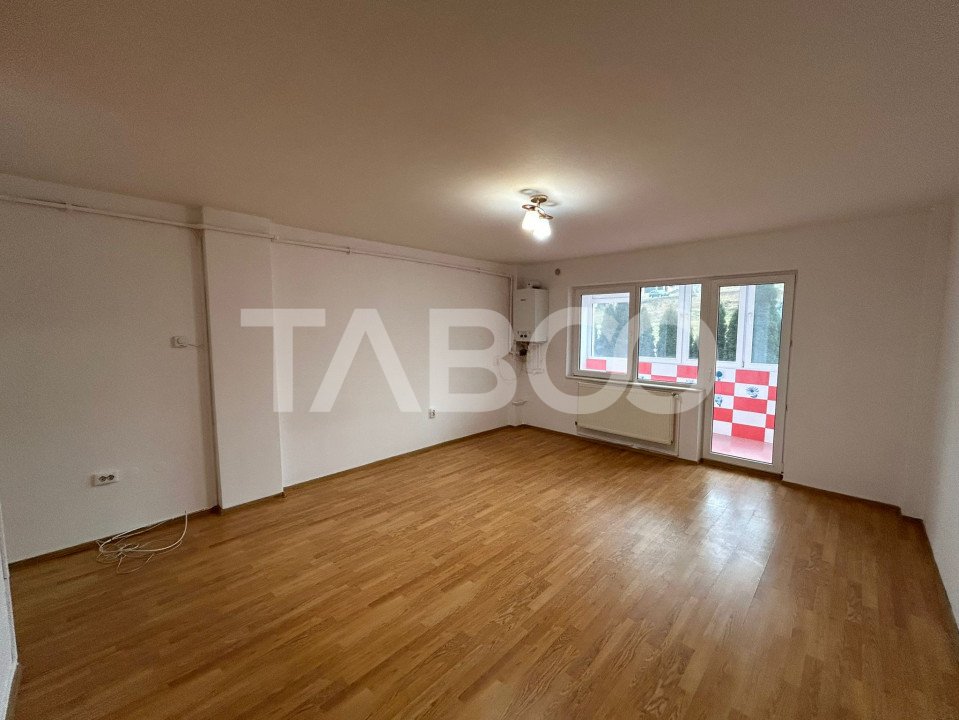 Garsoniera de vanzare etaj intermediar 45 mpu balcon inchis in Sibiu