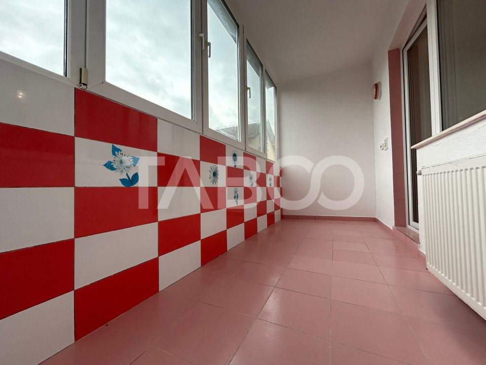 Garsoniera de vanzare etaj intermediar 45 mpu balcon inchis in Sibiu
