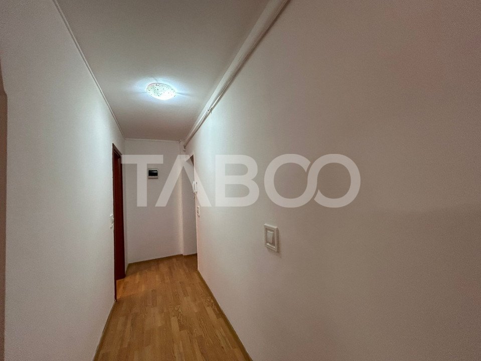 Garsoniera de vanzare etaj intermediar 45 mpu balcon inchis in Sibiu