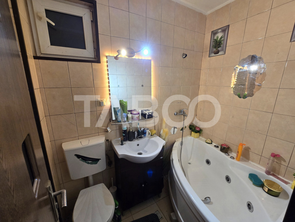 Garsoniera decomandata 28 mp utili mobilata utilata zona Tilisca Sibiu