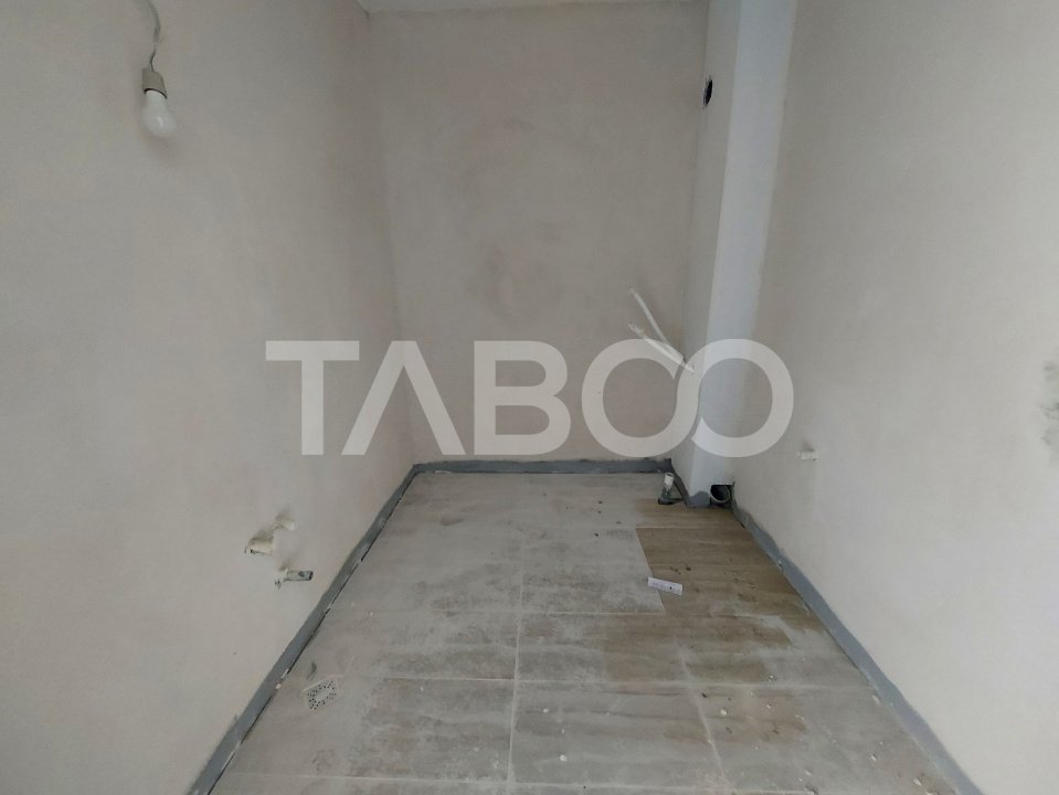 Garsoniera decomandata de vanzare 38 mpu balcon 8 mp loc parcare Sibiu