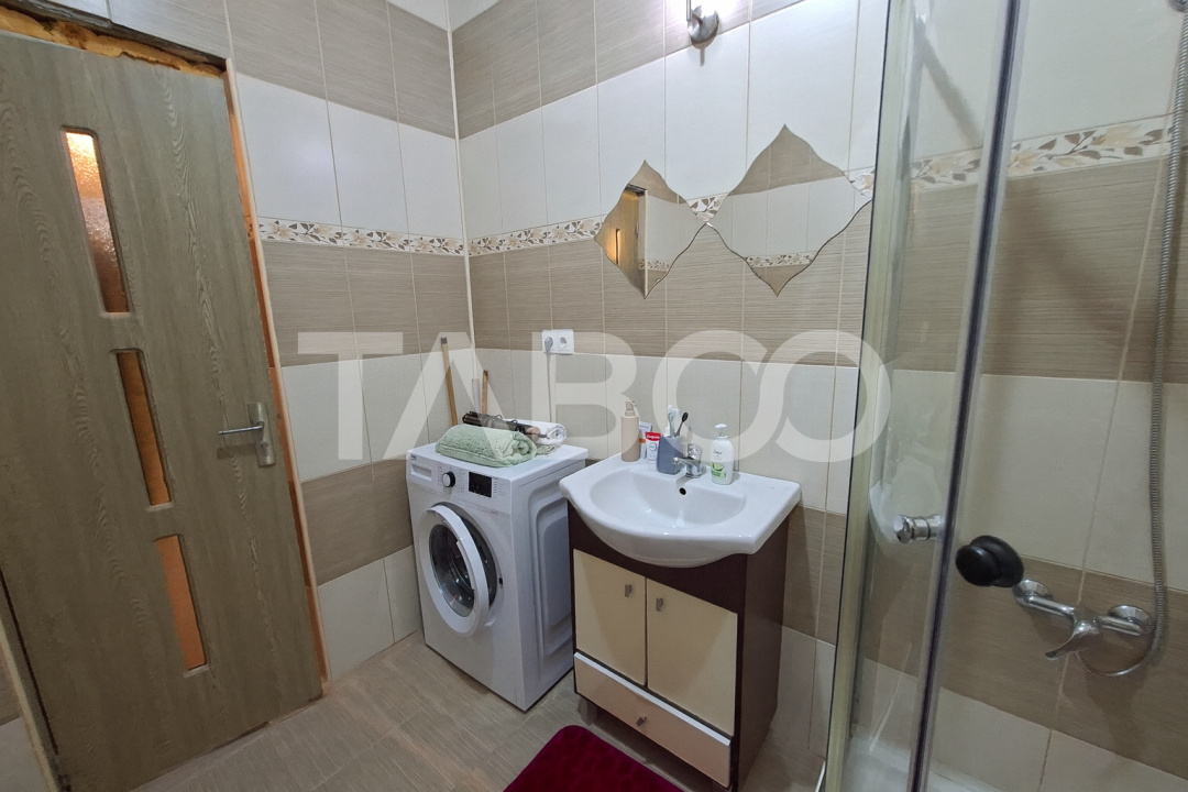 Garsoniera decomandata de vanzare balcon parcare Alma Turnisor