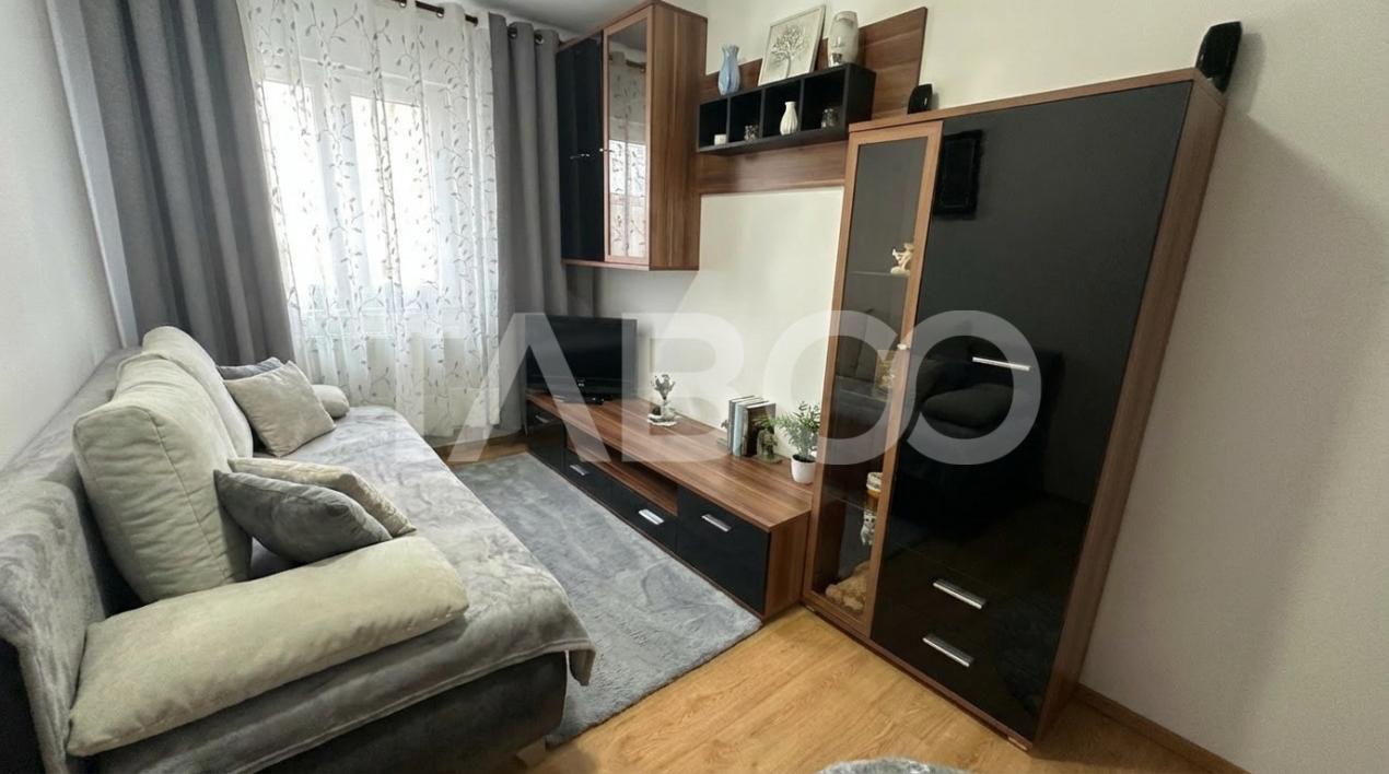 Garsoniera decomandata de vanzare etaj intermediar 1 zona Lupeni Sibiu