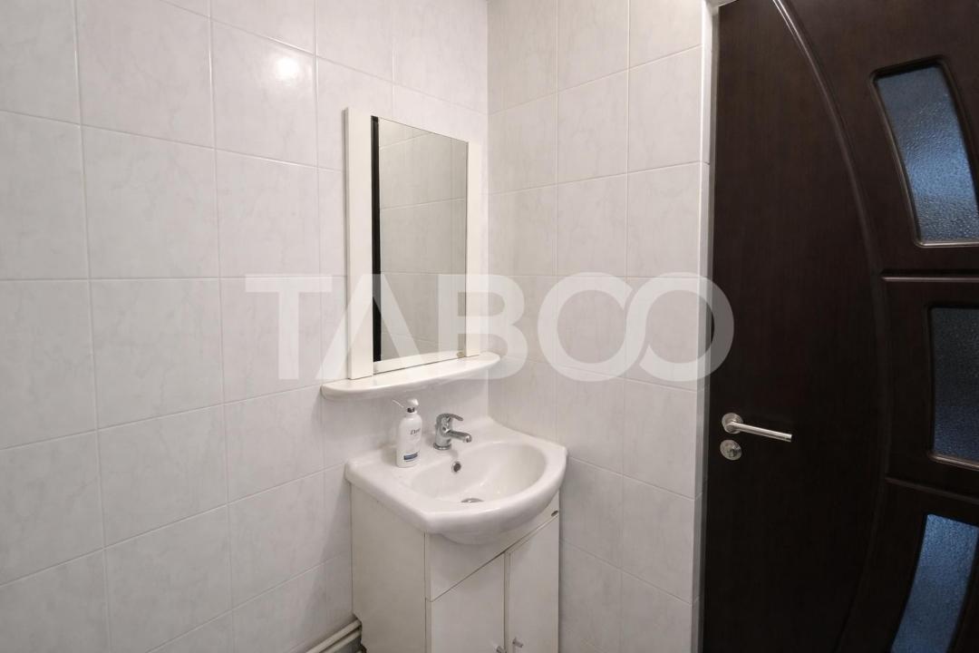 Garsoniera decomandata de vanzare in Terezian etajul 1 