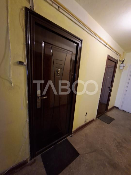 Garsoniera decomandata etaj 2 balcon Calea Dumbravii de vanzare