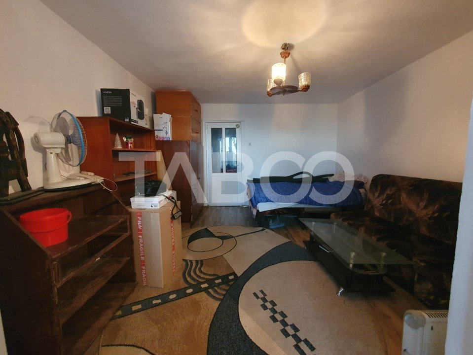 Garsoniera decomandata etaj 7 partial renovata 27 mp utili
