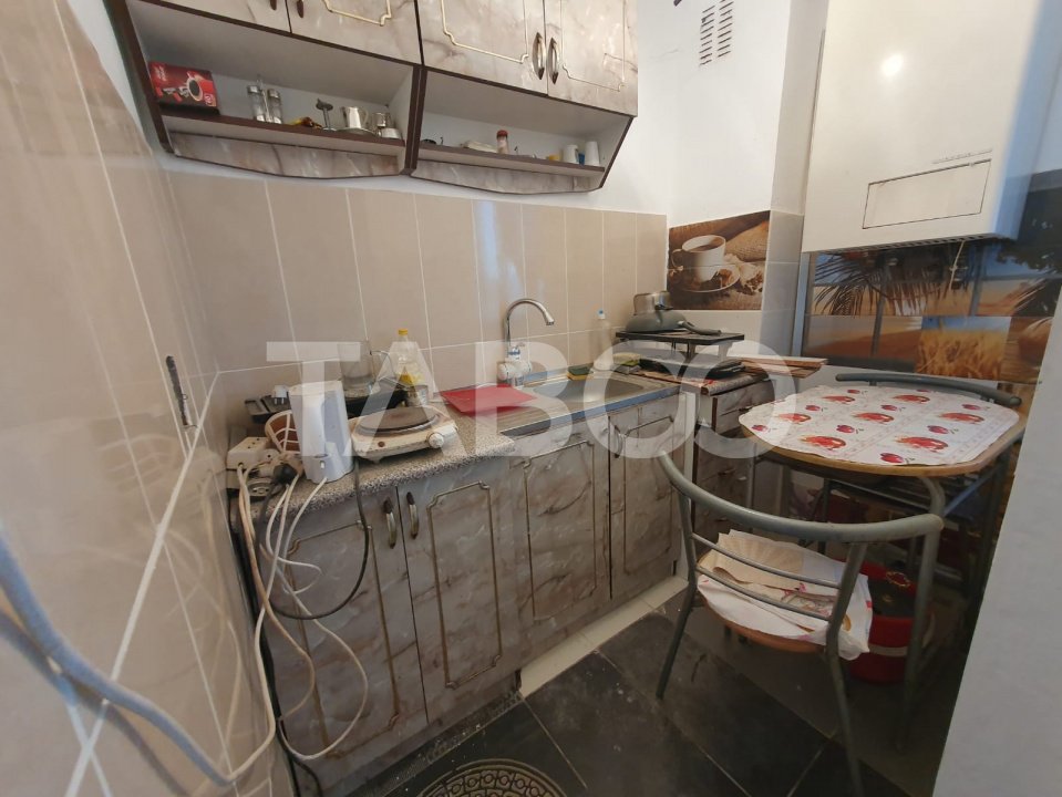 Garsoniera decomandata etaj 7 partial renovata 27 mp utili
