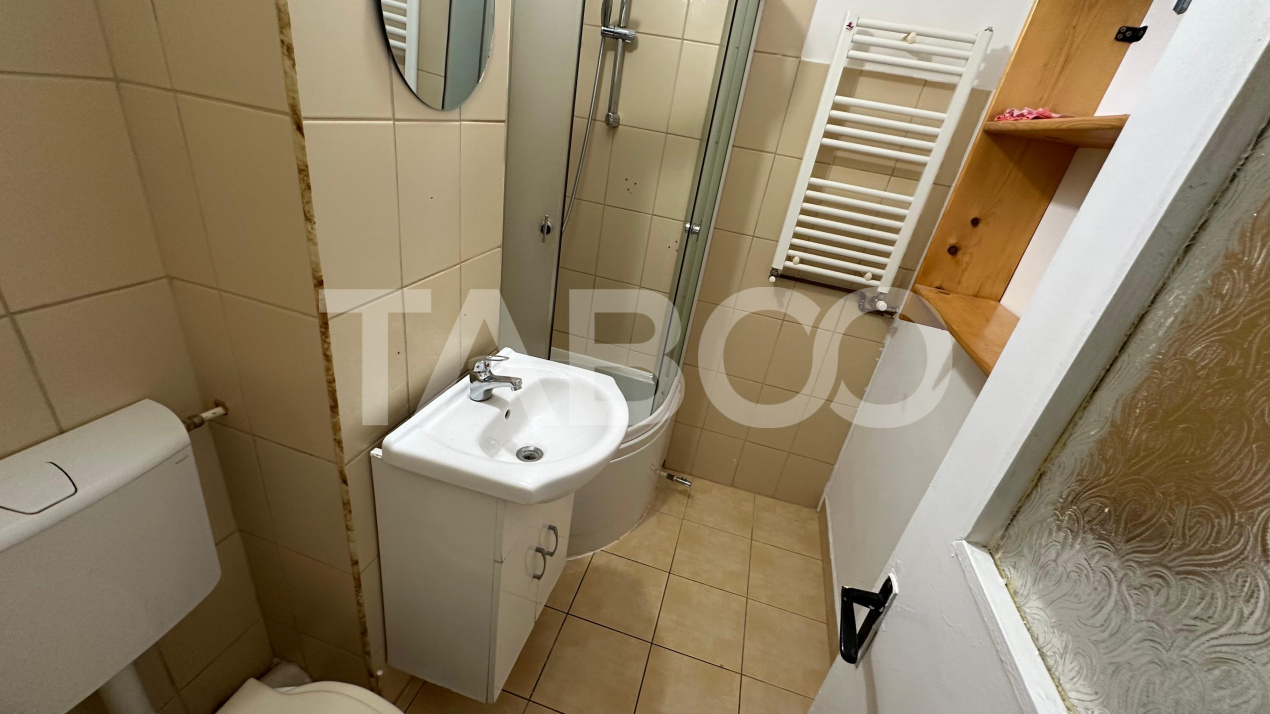 Garsoniera decomandata etaj intermediar  balcon Calea Dumbravii