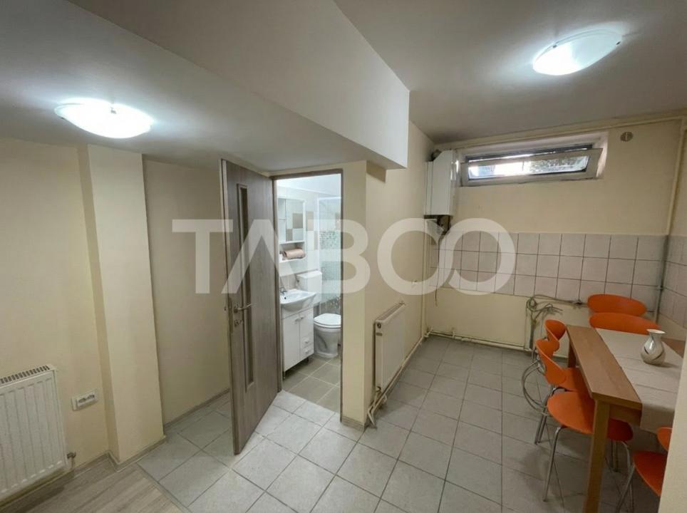 Garsoniera decomandata  renovata 32 mp utili in Sibiu