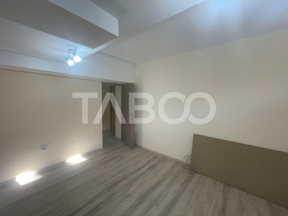 Garsoniera decomandata  renovata 32 mp utili in Sibiu