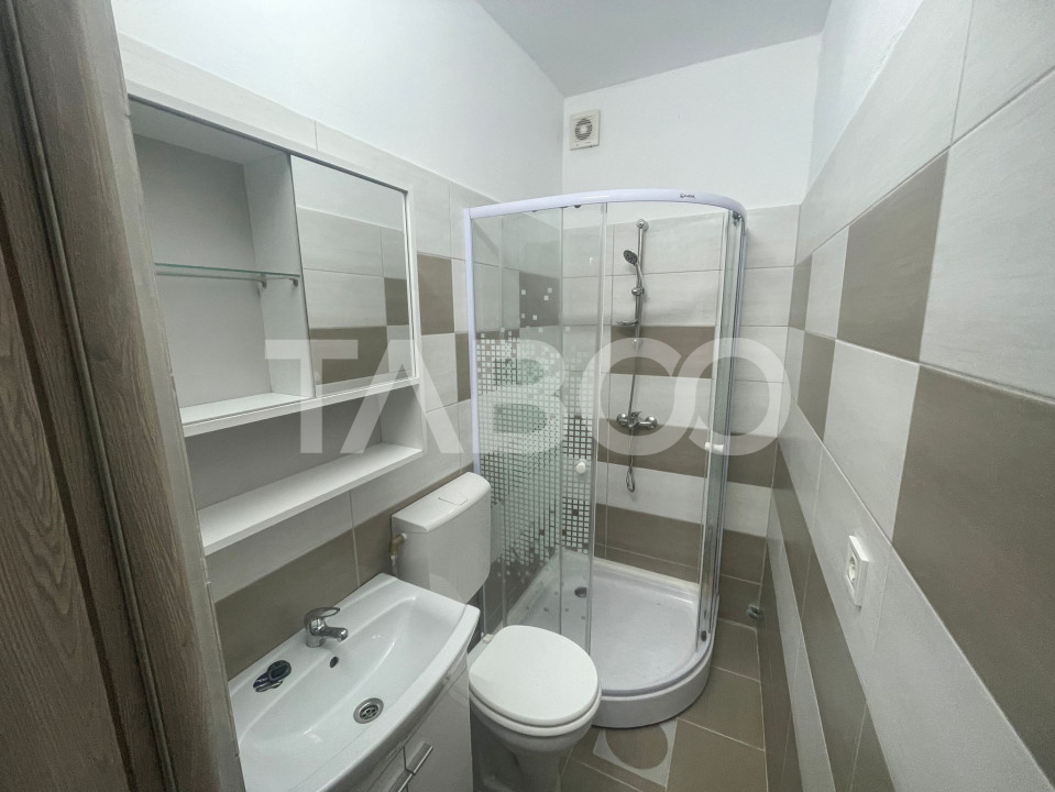 Garsoniera decomandata  renovata 32 mp utili in Sibiu