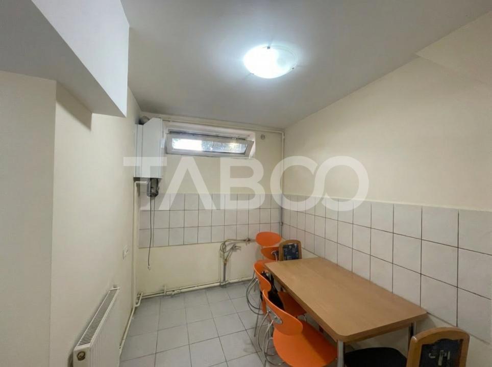 Garsoniera decomandata  renovata 32 mp utili in Sibiu