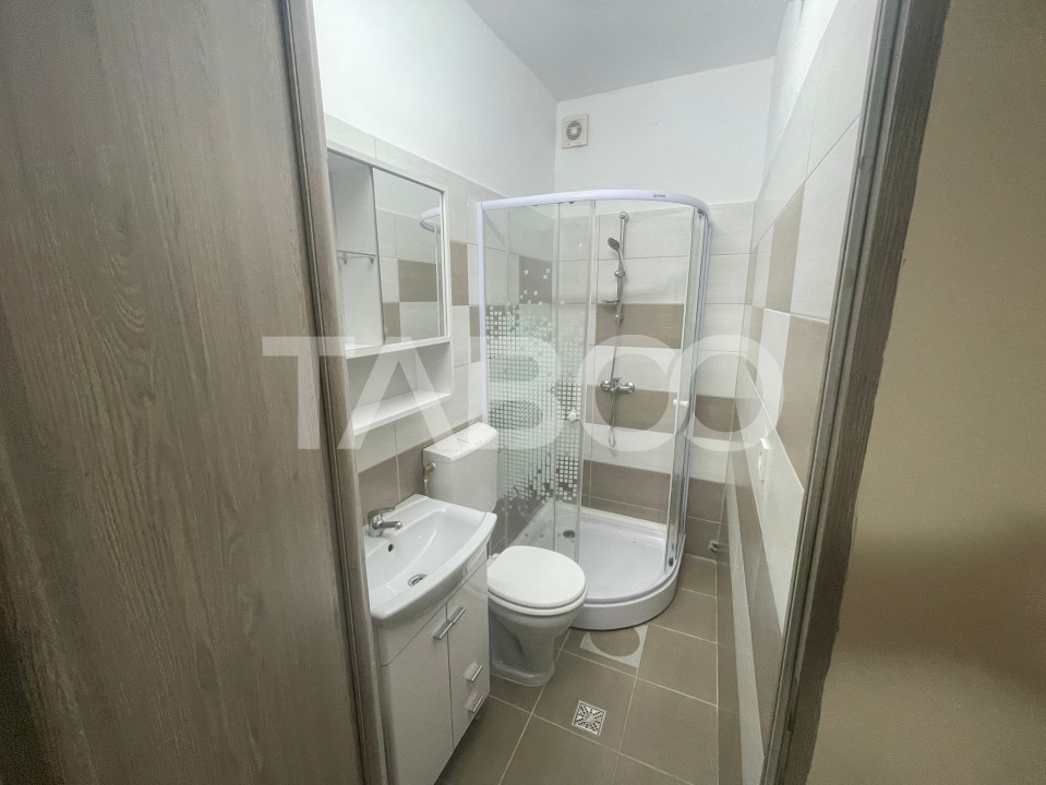 Garsoniera decomandata  renovata 32 mp utili in Sibiu
