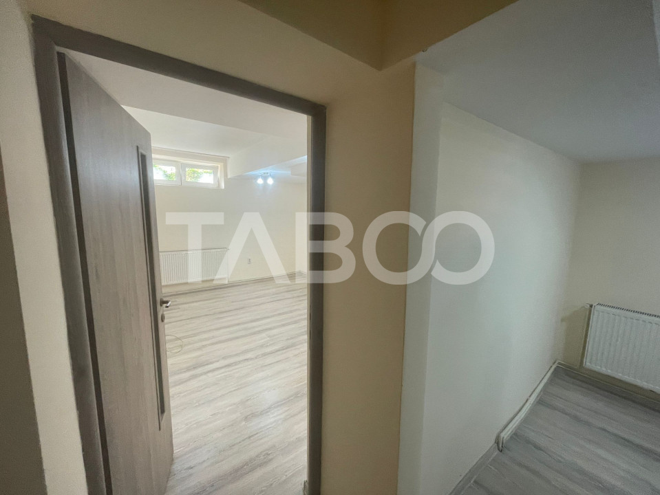 Garsoniera decomandata  renovata 32 mp utili in Sibiu